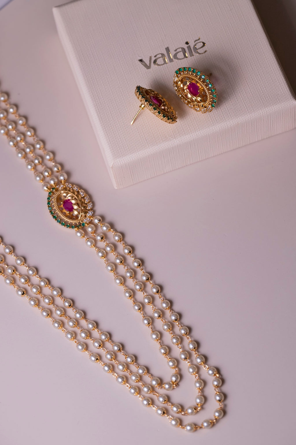 Surkh Studs Green